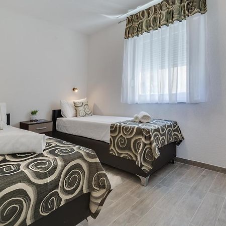 Apartmani Kastelina 维尔 外观 照片